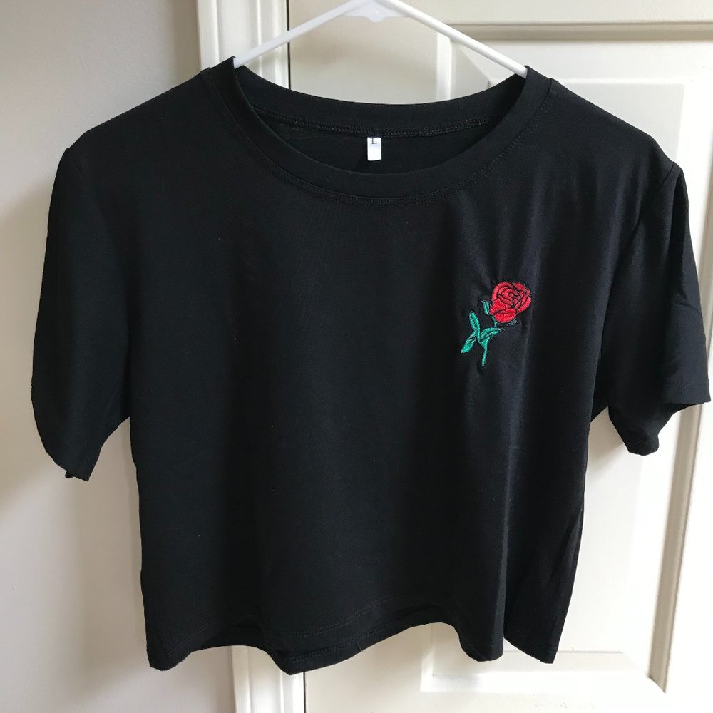 🌹ROMWE Rose Embroidered Patch Black CROP TOP🌹